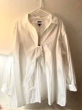 Women’s plus size rankle resistant dress shirt